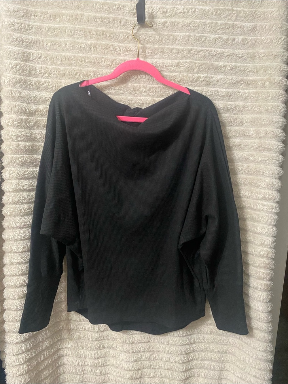 Women’s Black Long-Sleeve Pullover Top